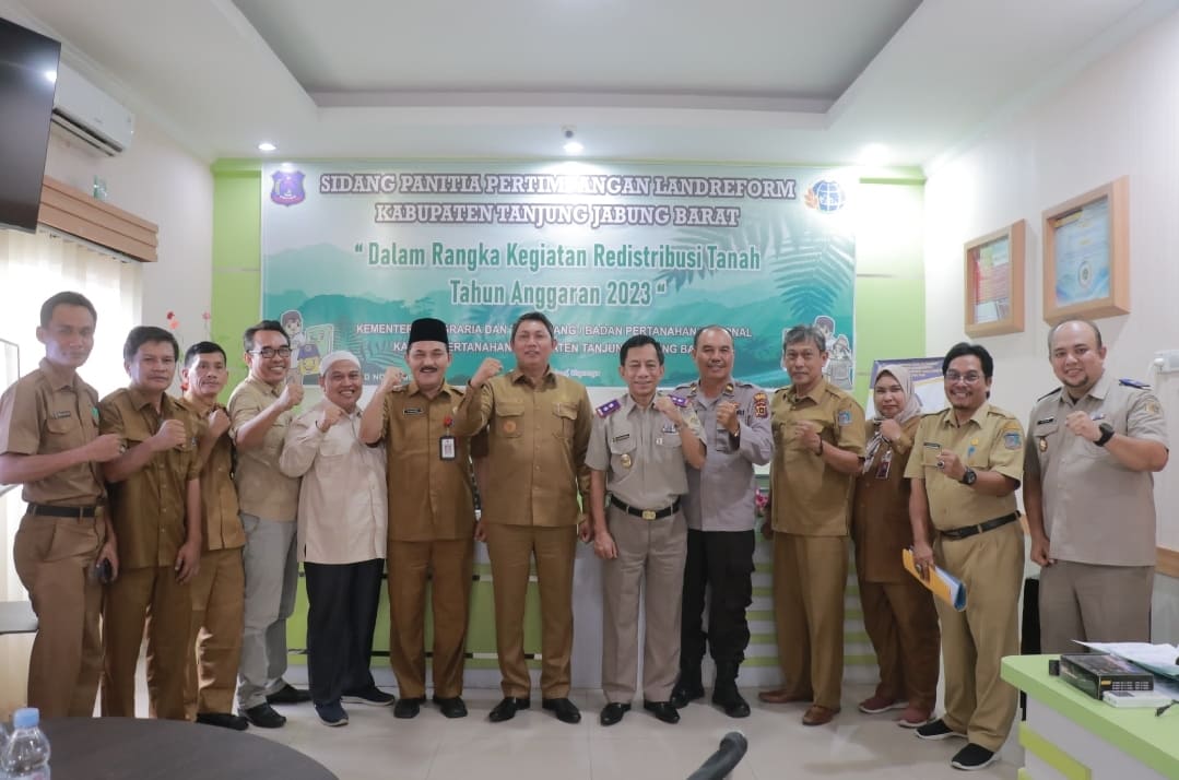 Hairan Pimpin Sidang Panitia Pertimbangan Landreform Kab. Tanjab Barat.