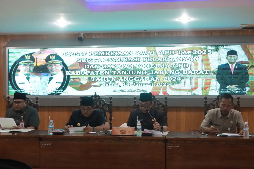 Bupati Anwar Sadat Pimpin Rakor Pembinaan Awal OPD Tahun 2025 dan Evaluasi Capaian Kinerja OPD Kabupaten Tanjung Jabung Barat Tahun 2024