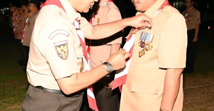 Bupati UAS Terima Lencana Karya Bakti Pramuka pada Hari Pramuka ke-63