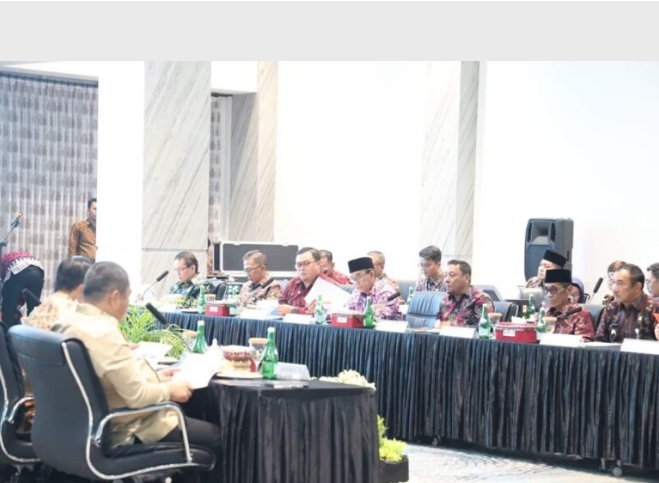 Wabup Hairan Didampingi Asisten II Hadiri Pertemuan RUPS Dan RUPSLB Di Jambi